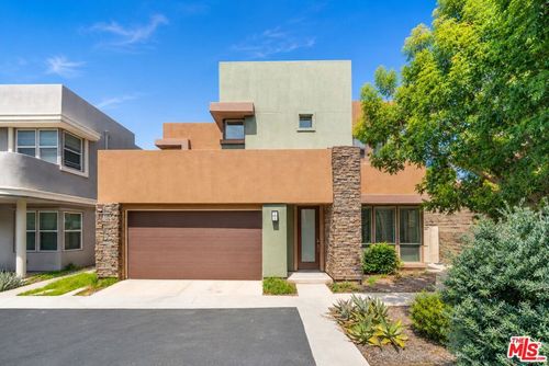 150 Newall, Irvine, CA, 92618 | Card Image