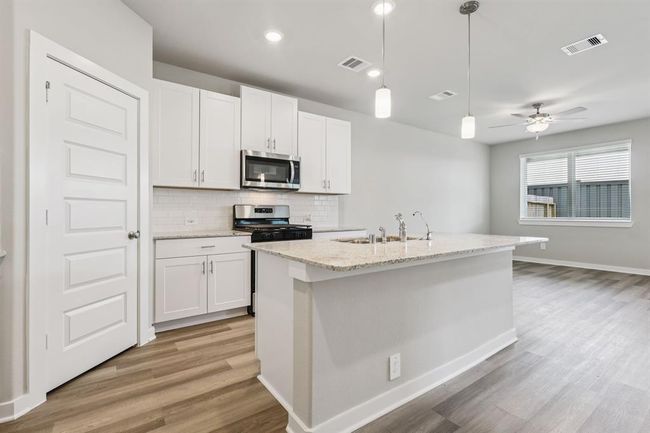 2155 Beachcomber Dr, House other with 3 bedrooms, 3 bathrooms and 2 parking in Kemah TX | Image 9