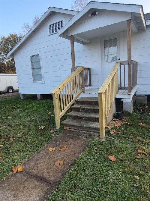 712 Stowell St, Anahuac, TX, 77514 | Card Image