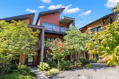 1723 9th Pl Ne, Issaquah, WA, 98029-7450 | Card Image