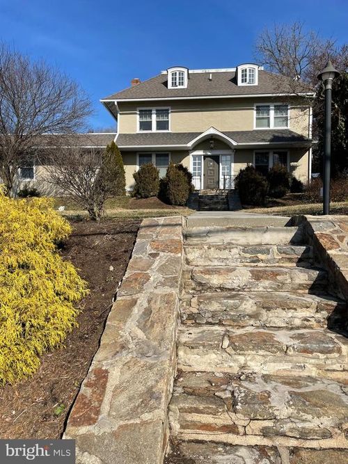 525 W State St, KENNETT SQUARE, PA, 19348-3040 | Card Image