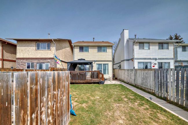 59 Castlegrove Road Ne, Home with 3 bedrooms, 1 bathrooms and 2 parking in Calgary AB | Image 37