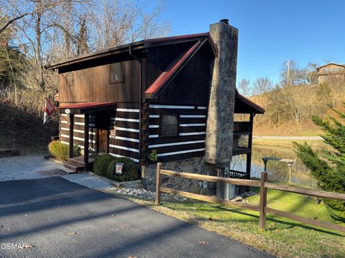 448 Hideaway Ridge Cir, Sevierville, TN, 37862-4452 | Card Image