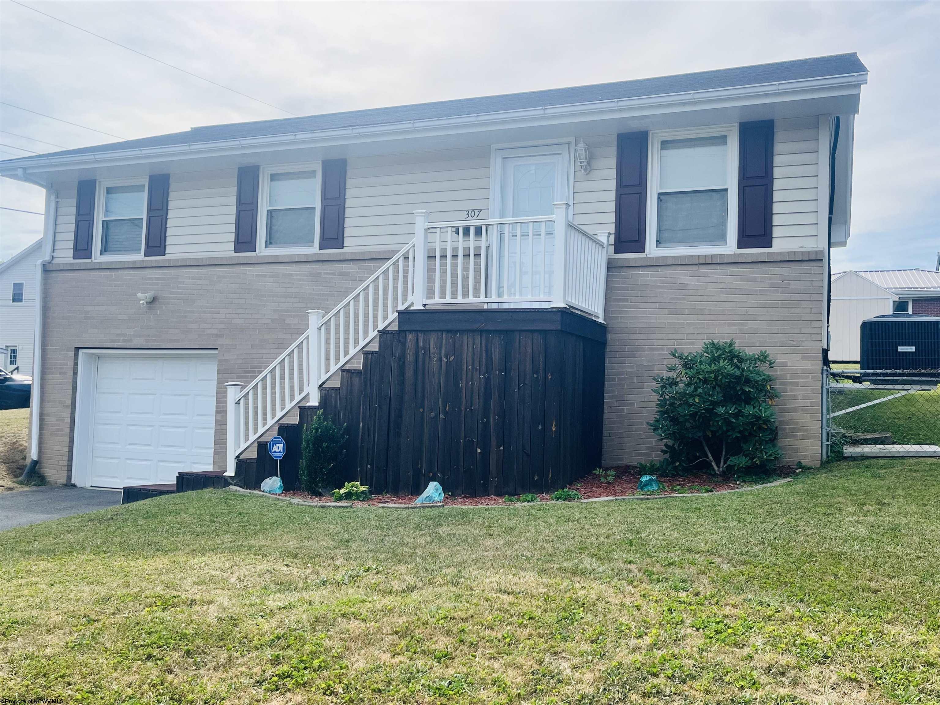 Lawman Ave, Bridgeport, WV 26330