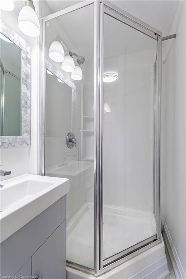 135 East Ave N, House other with 3 bedrooms, 2 bathrooms and 2 parking in Hamilton ON | Image 18