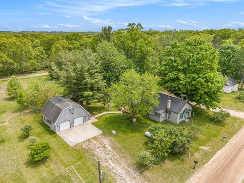 1754 Maggie Rd, Fountain, MI, 49410-9717 | Card Image