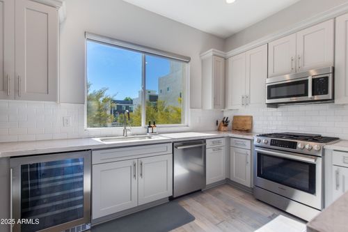 11-4444 N 25th St, Phoenix, AZ, 85016-5640 | Card Image