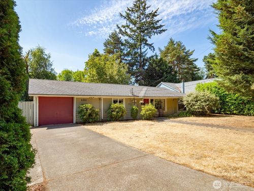 1331 N 121st St, Seattle, WA, 98133-8301 | Card Image