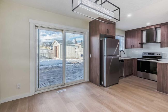 2005 40 St Se, Home with 4 bedrooms, 1 bathrooms and 2 parking in Calgary AB | Image 7