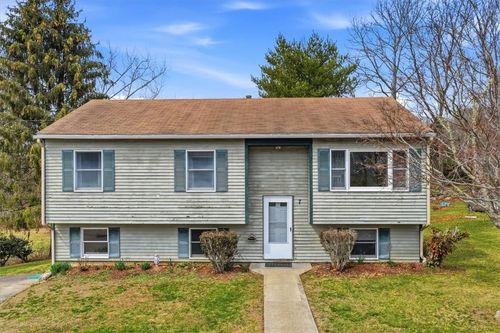 7 Brookview Ct, Westerly, RI, 02891-1016 | Card Image