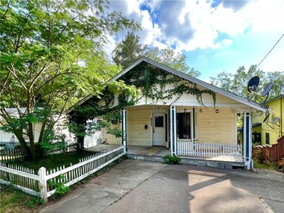 1920's cottage a block from the Crescent Hotel | Image 1