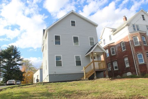 647 New Park Ave, West Hartford, CT, 06110-1318 | Card Image