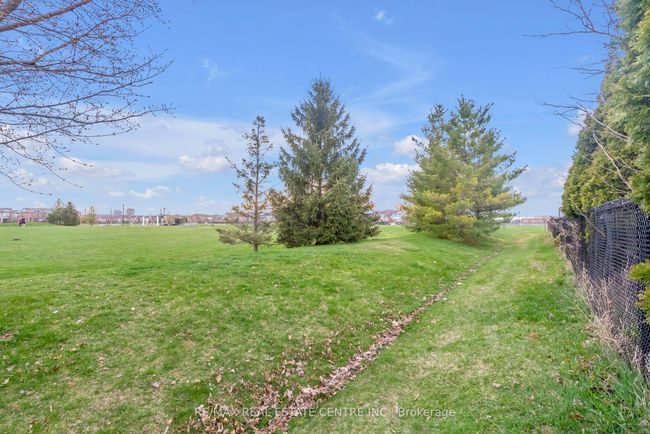 808 Mckay Cres, House attached with 3 bedrooms, 3 bathrooms and 2 parking in Milton ON | Image 49