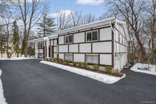 220 Ridge Rd, New City, NY, 10956-6911 | Card Image