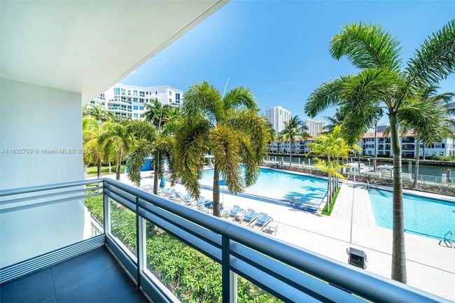 APT-140 - 2950 Ne 188 Th St, Condo with 2 bedrooms, 3 bathrooms and null parking in Aventura FL | Image 9