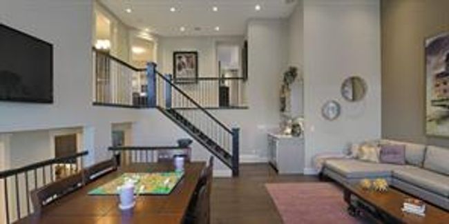 131 Carrington Cres Nw, House detached with 3 bedrooms, 2 bathrooms and 4 parking in Calgary AB | Image 4