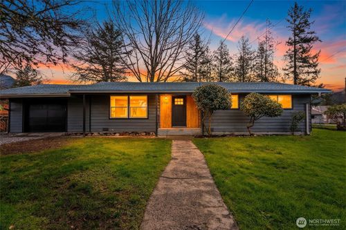 222 2nd St, Gold Bar, WA, 98251-9224 | Card Image