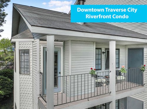 525 Riverine Dr, Traverse City, MI, 49684-3278 | Card Image