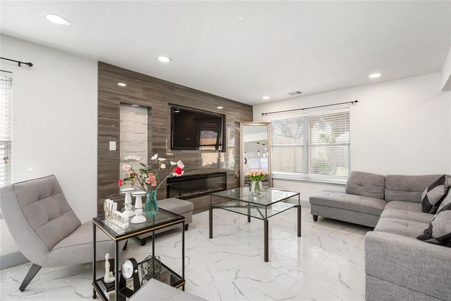 10814 Cane Grove Ln, House other with 3 bedrooms, 3 bathrooms and null parking in Houston TX | Image 5