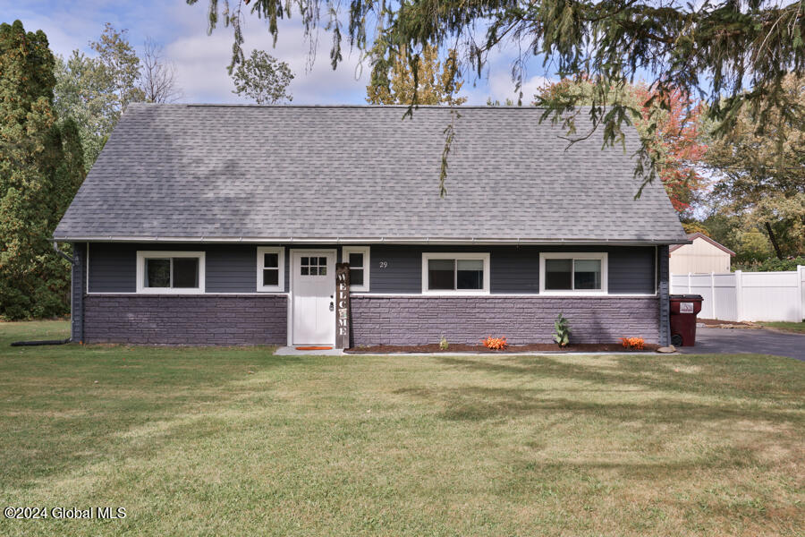 Hackett St, Selkirk, NY 12158