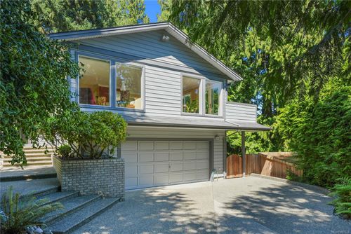 4813 Sea Ridge Dr, Saanich, BC, V8Y3B6 | Card Image