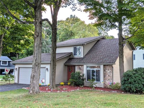 1 Todd Ln, Penfield, NY, 14526-9506 | Card Image
