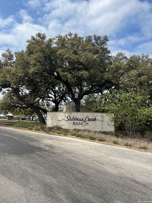 68 Sabinas Creek Ranch Rd, Boerne, TX, 78006-8367 | Card Image
