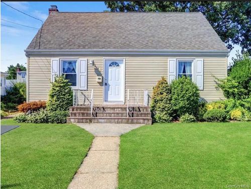 4 West Ct, Bethpage, NY, 11714-2224 | Card Image