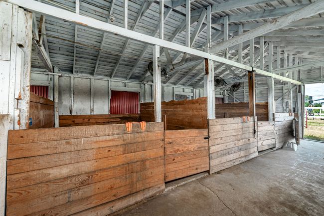 View of stable | Image 9