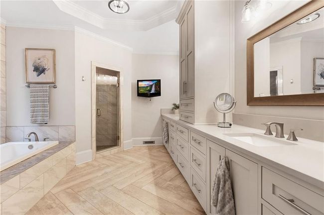 10635 N Edgewater Pl, House other with 5 bedrooms, 6 bathrooms and 5 parking in Johns Creek GA | Image 24