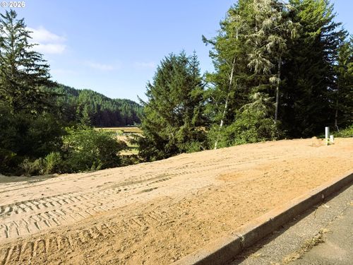 806 Goldenrod Ct, Reedsport, OR, 97467 | Card Image