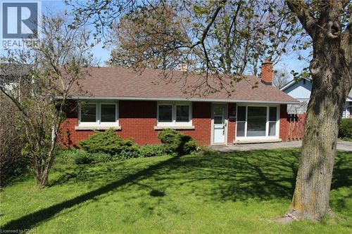 144 Jacobson Ave, Saint Catharines, ON, L2T3A5 | Card Image