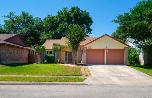 8027 Forest Brg, Live Oak, TX, 78233-4395 | Card Image