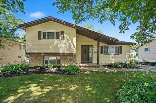 684 Cliffside Dr, Akron, OH, 44313-5608 | Card Image