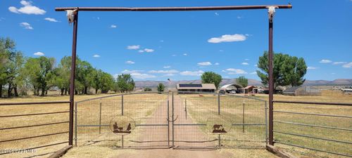 3980 W Rocky Rd, Paulden, AZ, 86334-2703 | Card Image