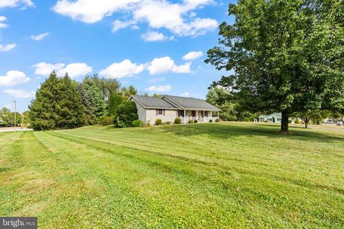 226 E King St, EAST BERLIN, PA, 17316-9512 | Card Image