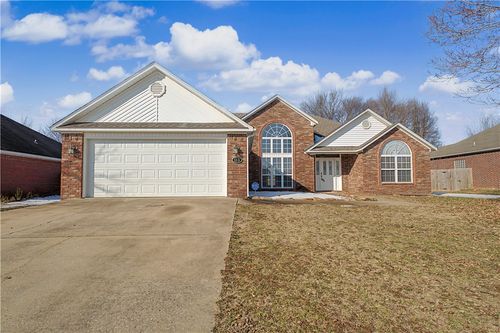 585 Lynn Dr, Pea Ridge, AR, 72751-2727 | Card Image