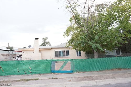 145 Elm St, Henderson, NV, 89015-6316 | Card Image