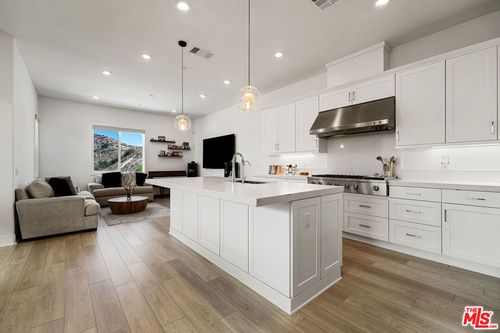 27124 Skyland Way, Valencia, CA, 91381-2407 | Card Image