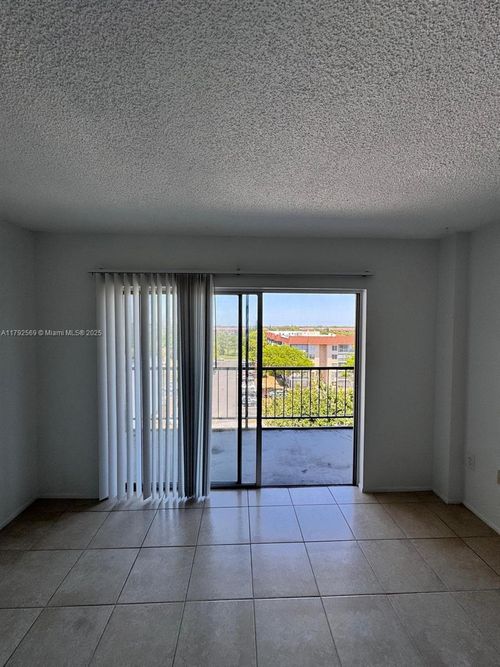 apt-707-4174 Inverrary Dr, Lauderhill, FL, 33319-4555 | Card Image