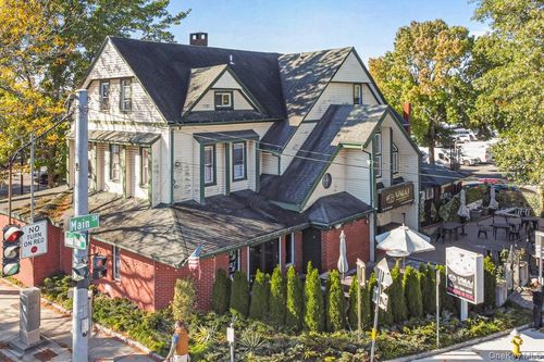 4 Main St, Mineola, NY, 11501-4221 | Card Image