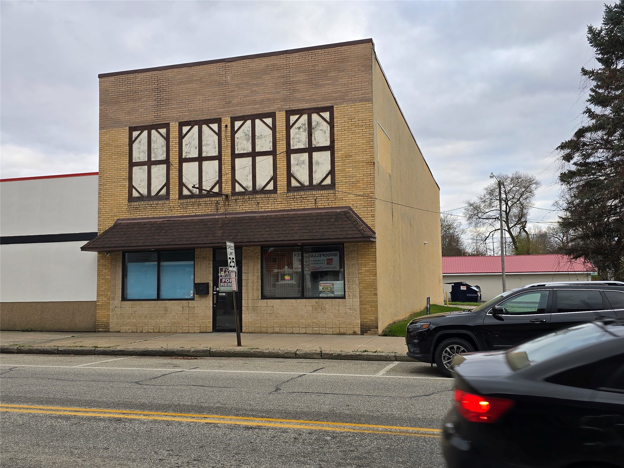9 E State St, Albion, PA 16401