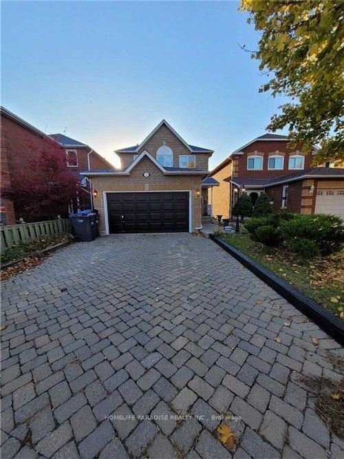 34 Castlehill Road, Brampton, ON, L6X4E2 | Card Image