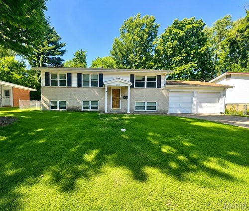 1800 Bobbinray Ave, Florissant, MO, 63031-6324 | Card Image