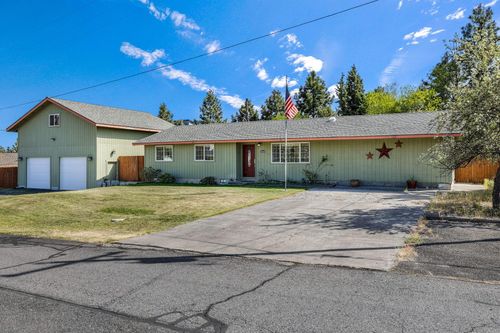 20607 Independence Way, Bend, OR, 97701-8522 | Card Image