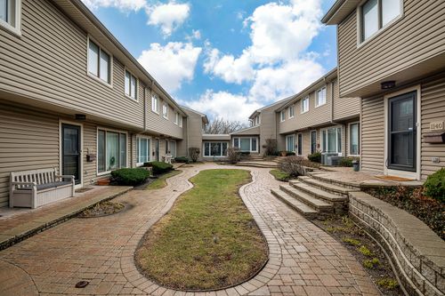 1150 Meadow Rd, Northbrook, IL, 60062-3649 | Card Image