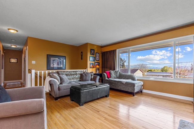33803 4 Avenue, House other with 3 bedrooms, 1 bathrooms and 3 parking in Mission BC | Image 6