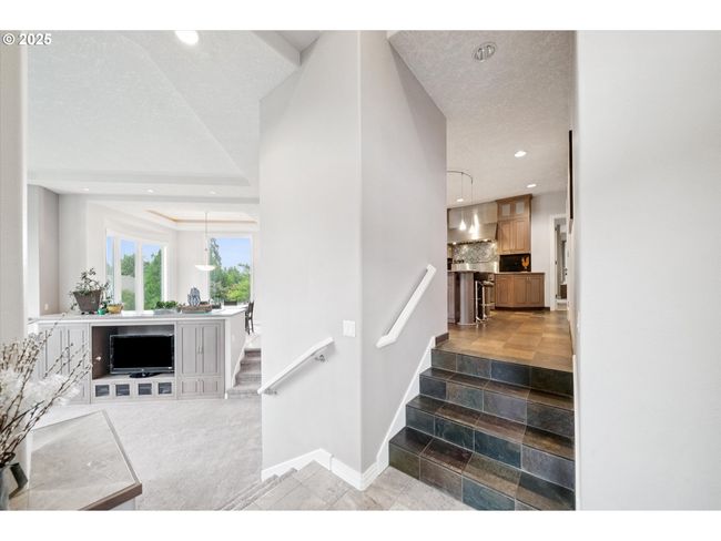 1276 Nw Meadows Dr, House other with 4 bedrooms, 3 bathrooms and 3 parking in McMinnville OR | Image 4