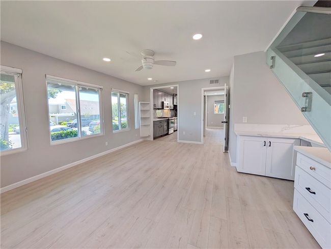 1 - 11 Oval Rd, Condo with 3 bedrooms, 2 bathrooms and 1 parking in Irvine CA | Image 4