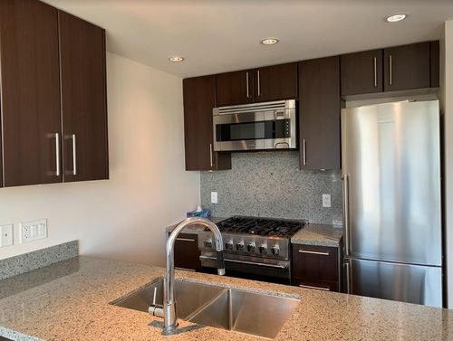 108 1st Ave W, Vancouver, BC, V5Y0H4 | Card Image